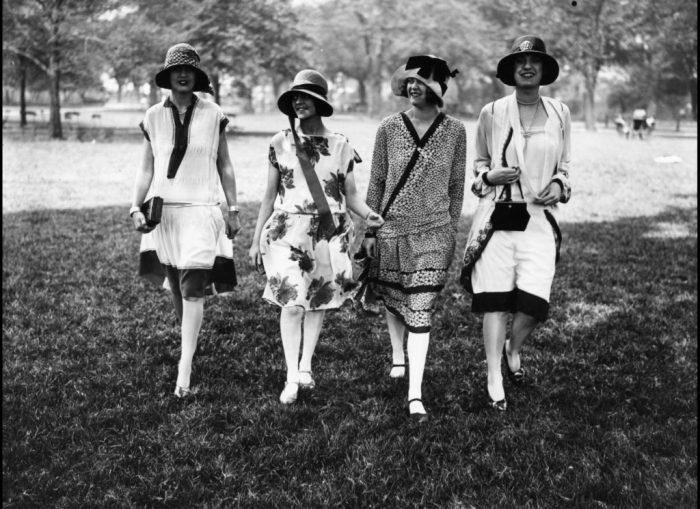 How to dress in 1920s style